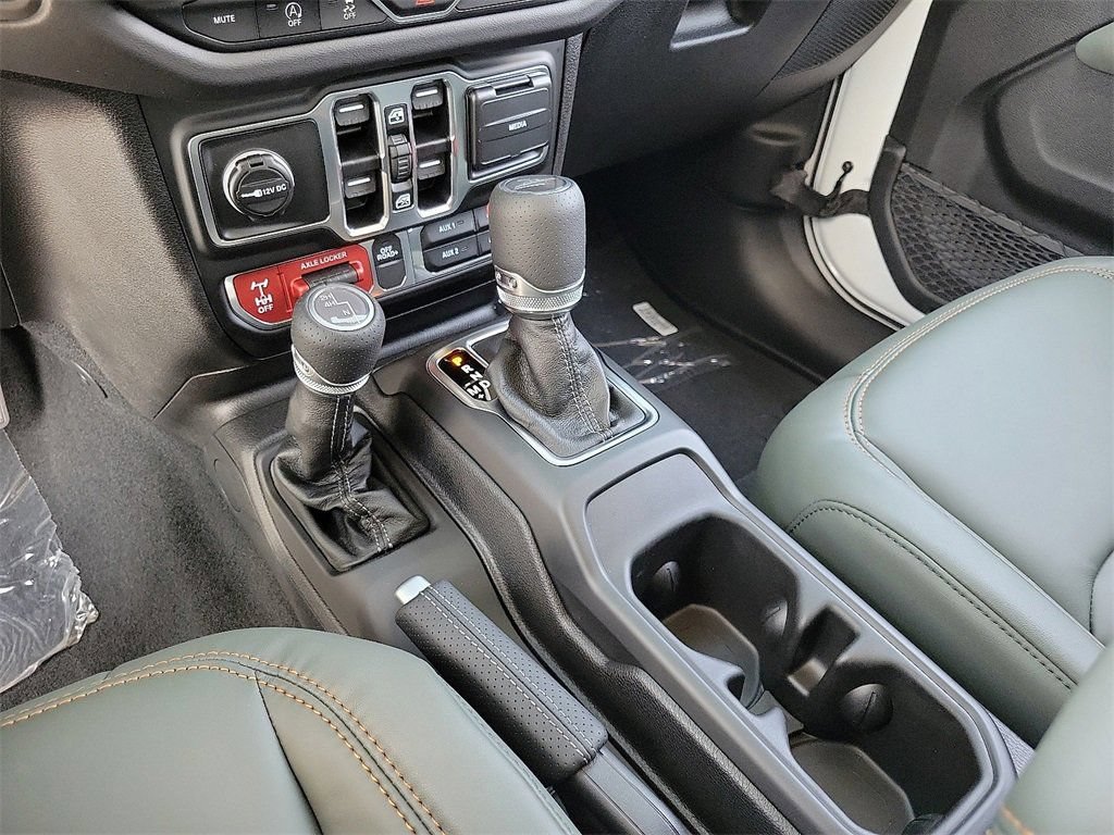 New 2025 Jeep Gladiator Mojave w/ Convenience Group AWD/4WD image 14