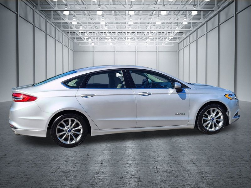 Used 2017 Ford Fusion SE FWD image 5