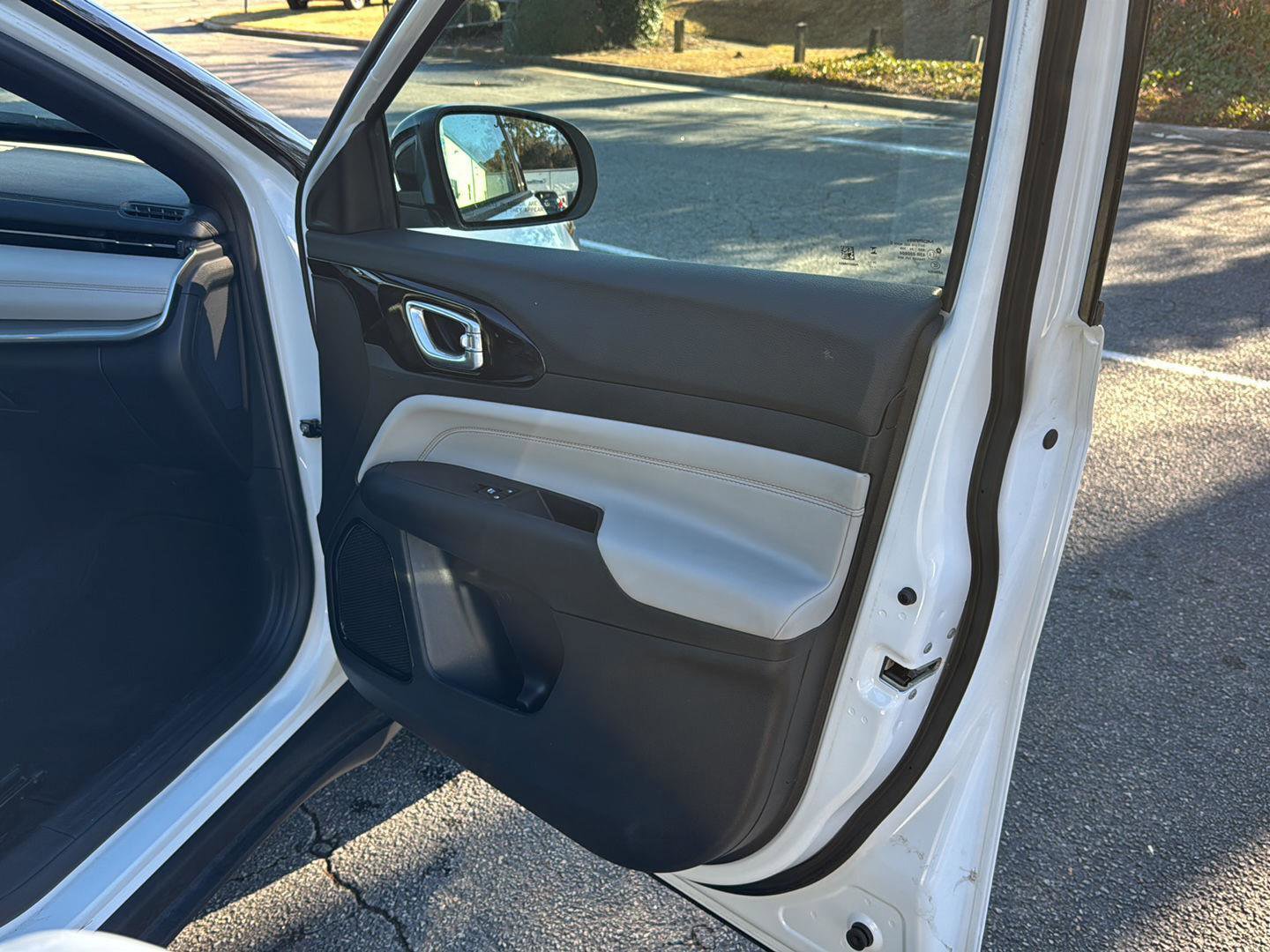 Used 2025 Jeep Compass Limited image 12