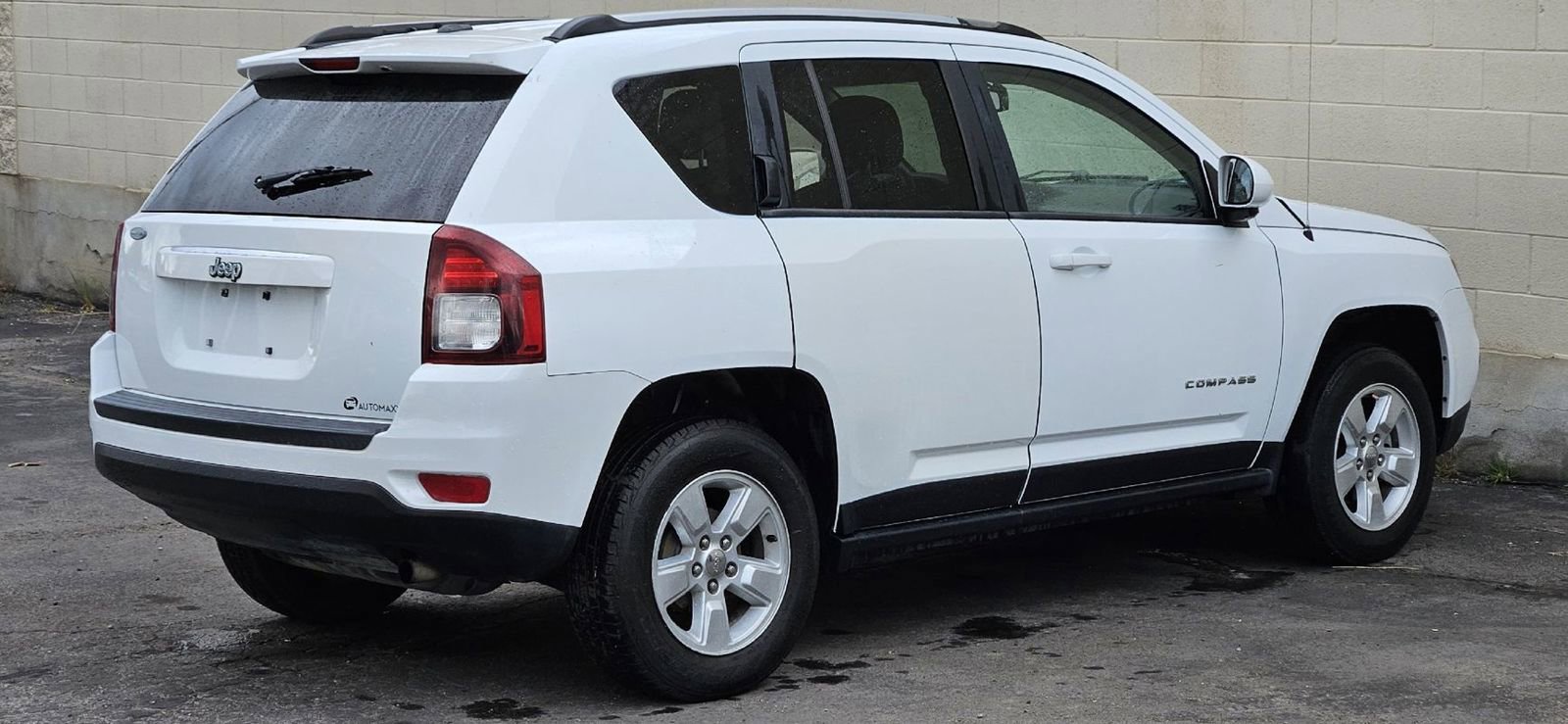 Used 2017 Jeep Compass Latitude image 3