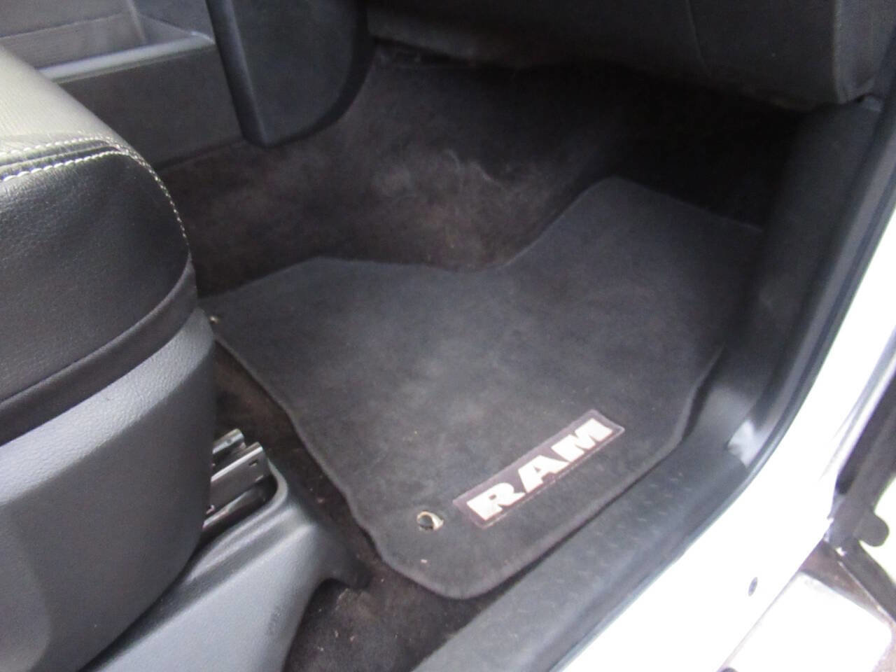 Used 2016 RAM 3500 Laramie image 12