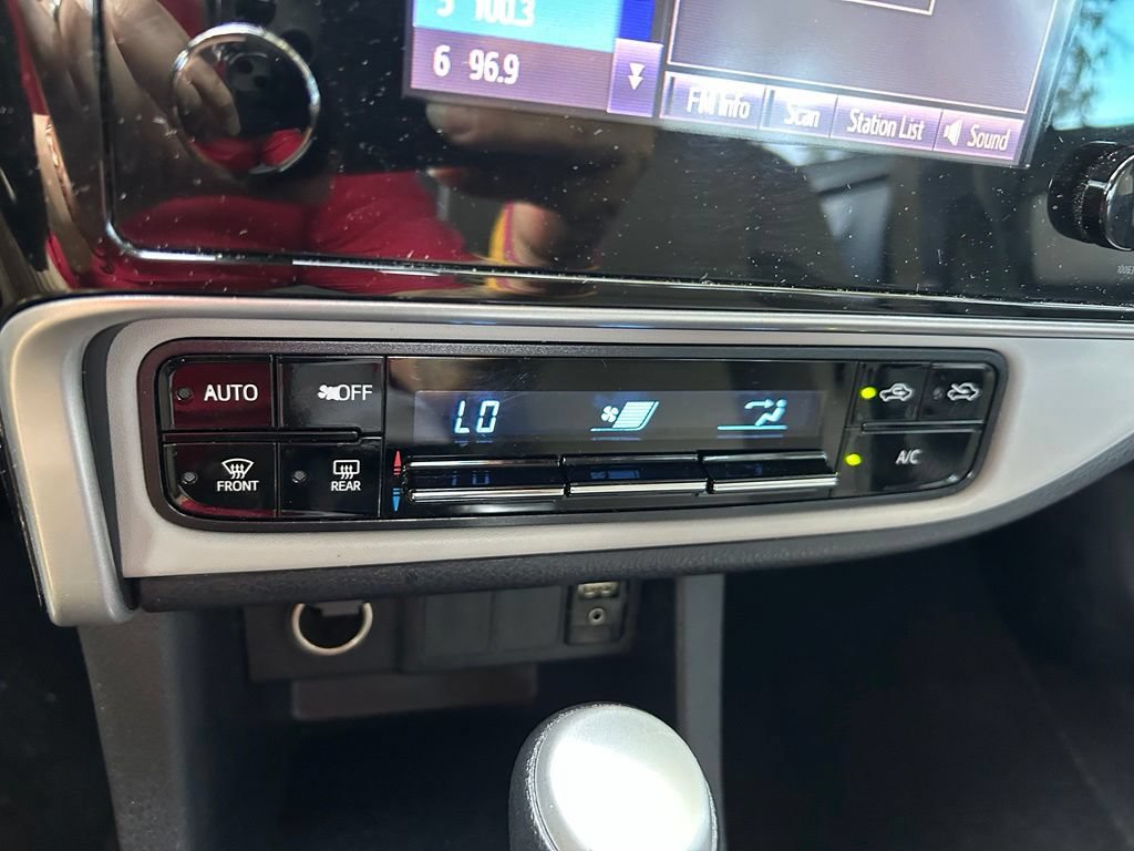 Used 2019 Toyota Corolla LE FWD image 27