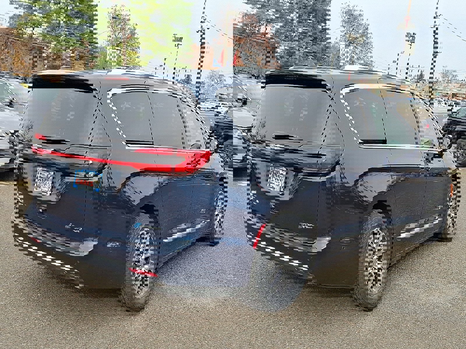 Used 2024 Chrysler Pacifica Pinnacle image 6