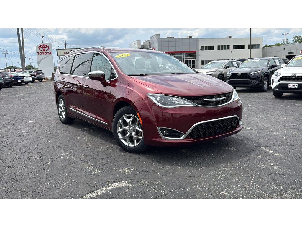 Used 2017 Chrysler Pacifica Limited w/ Advanced Safetytec Group FWD image 1