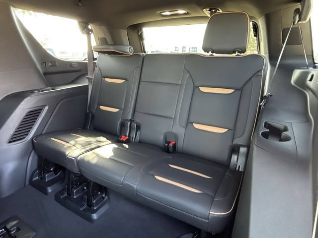 Used 2024 GMC Yukon AT4 w/ Technology Package AWD/4WD image 12