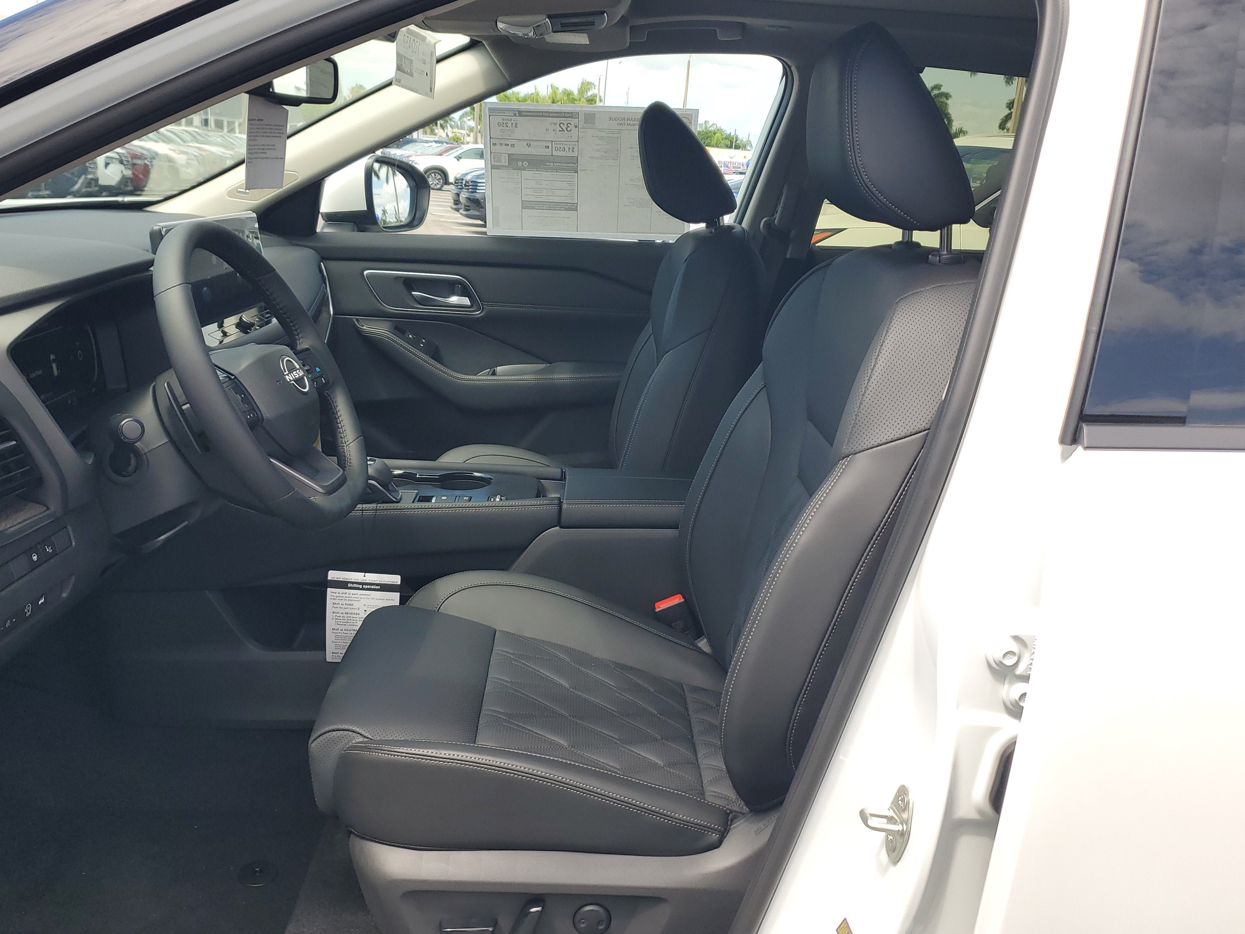 New 2025 Nissan Rogue Platinum w/ Platinum Premium Package FWD image 10