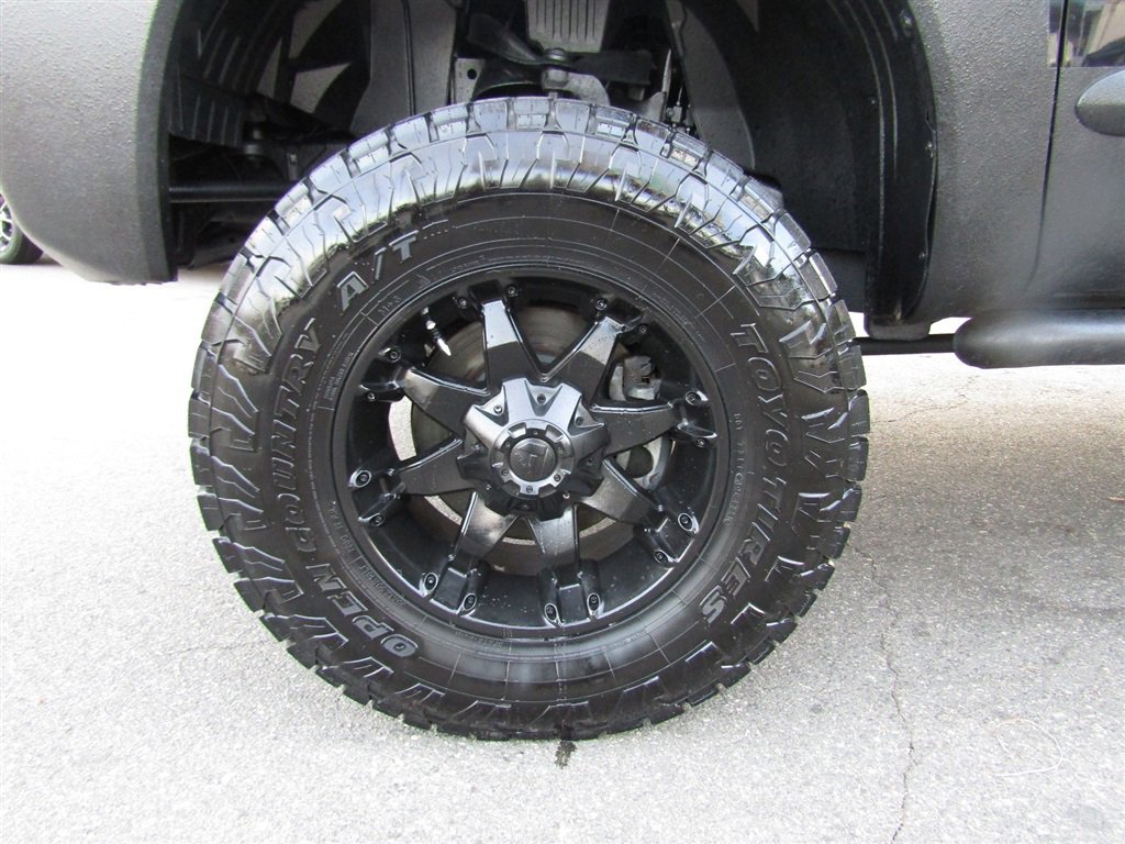 Used 2012 Nissan Titan SV w/ SV Value Truck Pkg image 16