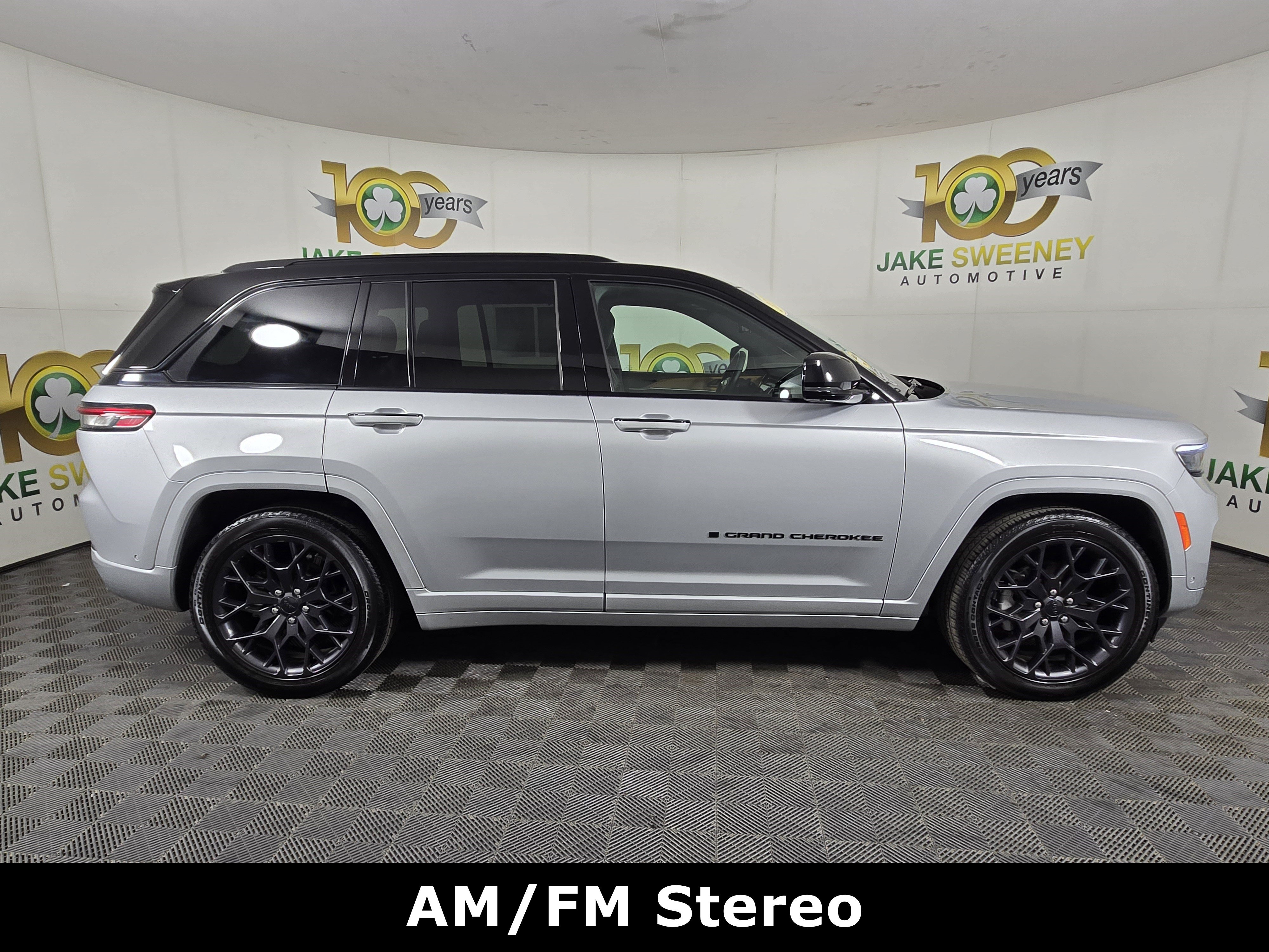 Certified 2024 Jeep Grand Cherokee Summit AWD/4WD image 11