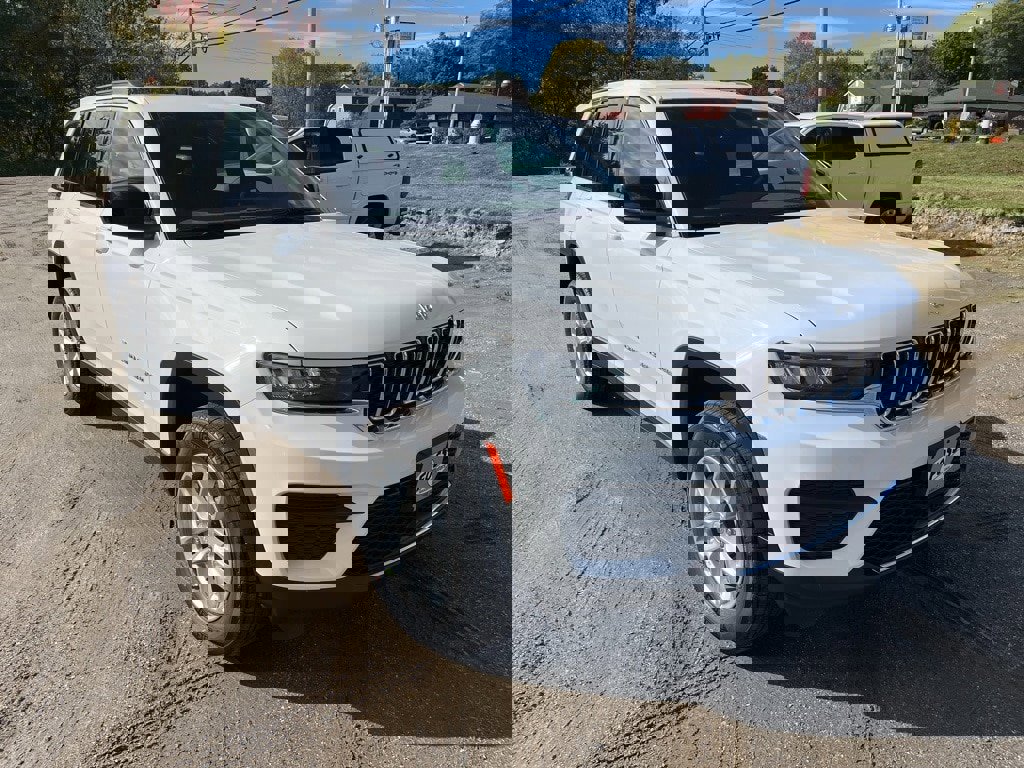 New 2025 Jeep Grand Cherokee Laredo