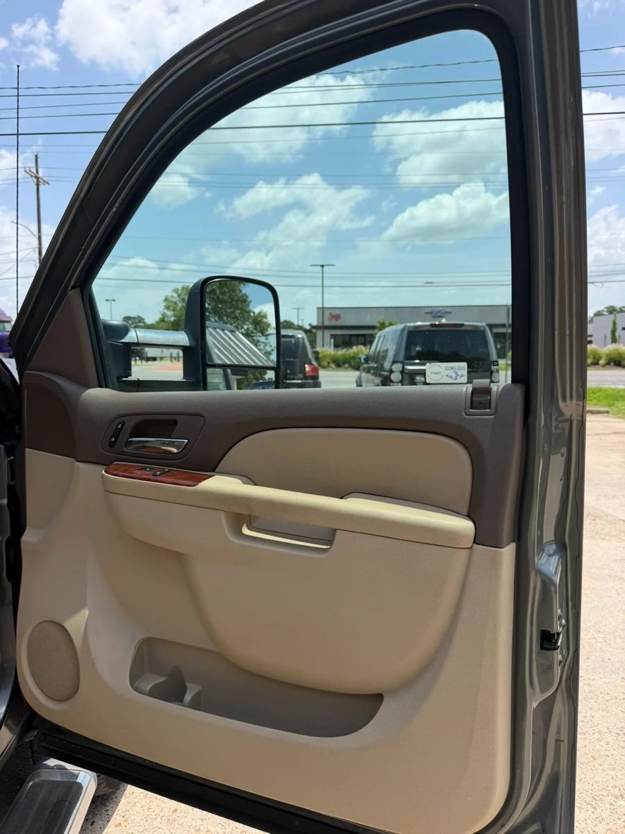 Used 2011 Chevrolet Silverado 3500 LTZ w/ LTZ Plus Package AWD/4WD image 19