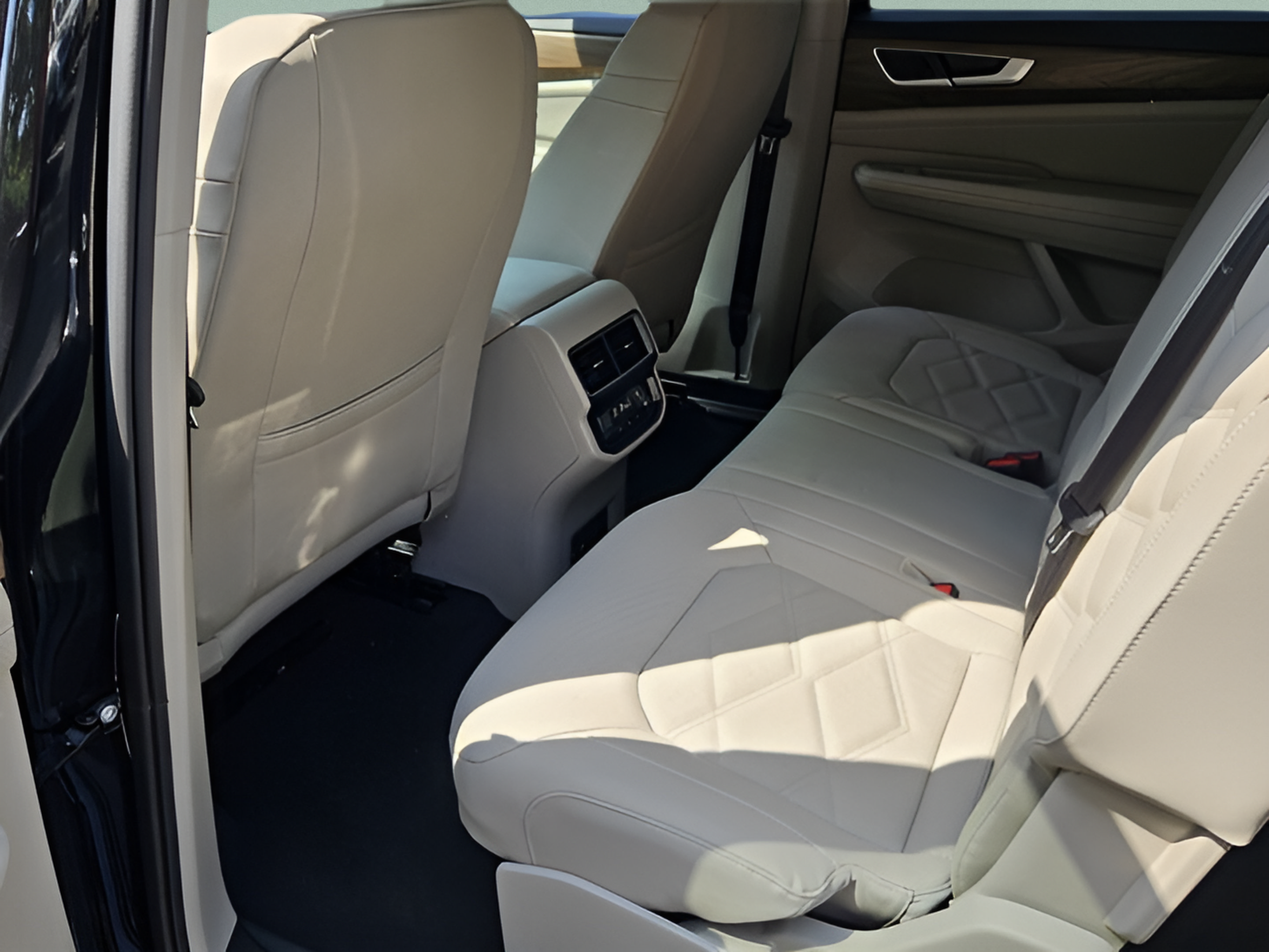 New 2026 Volkswagen Atlas SE FWD image 11