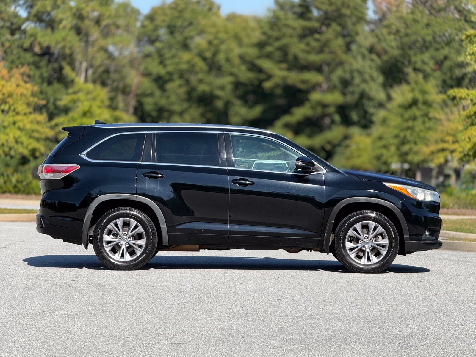 Used 2015 Toyota Highlander XLE AWD/4WD image 12