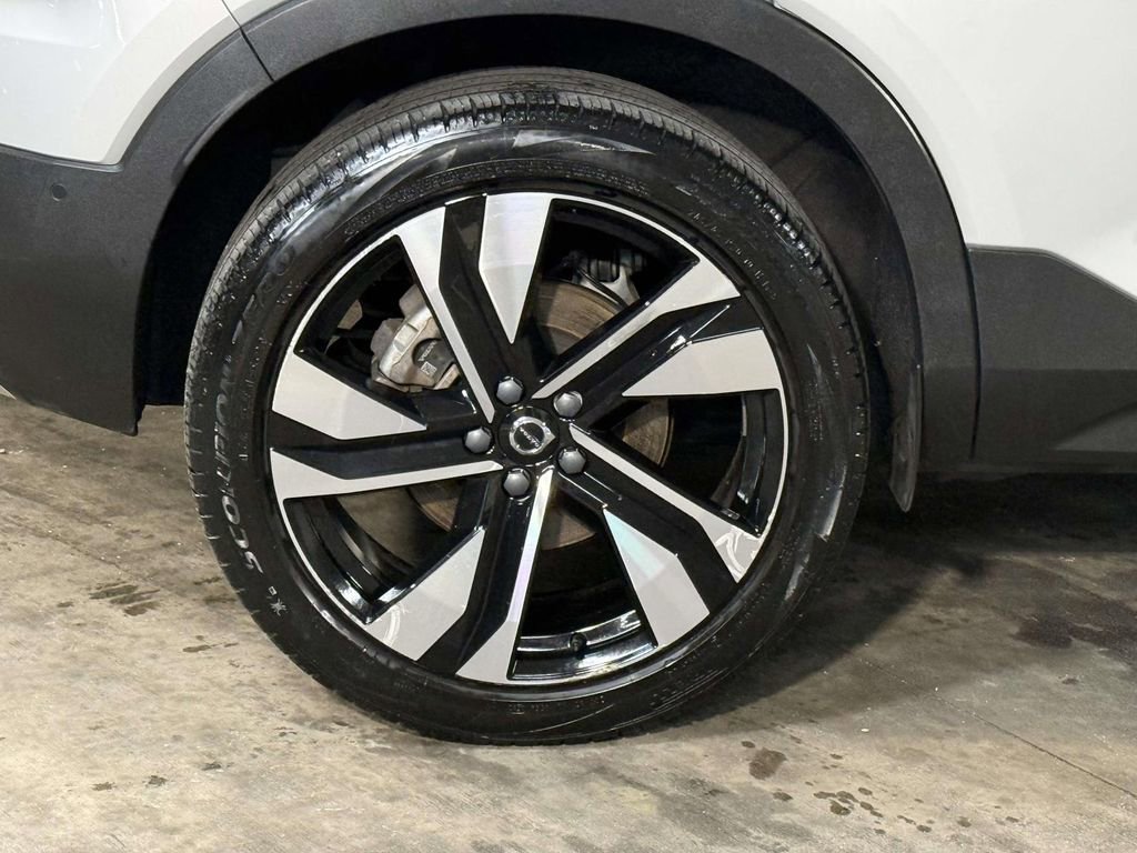 Used 2023 Volvo XC40 B5 Plus w/ Protection Package Premier image 13
