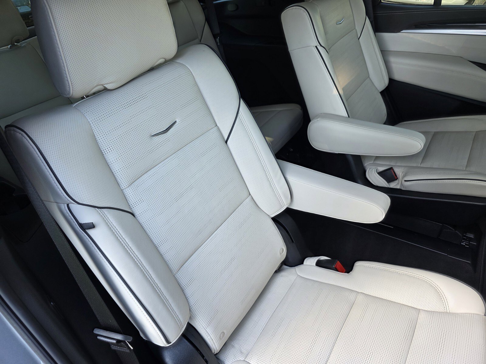 Used 2025 Cadillac Escalade Sport w/ Touring Package AWD/4WD image 25