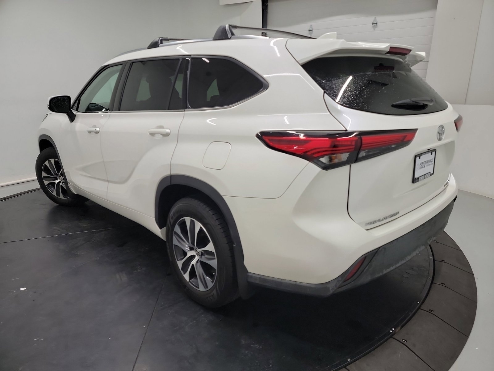 Used 2021 Toyota Highlander XLE image 6