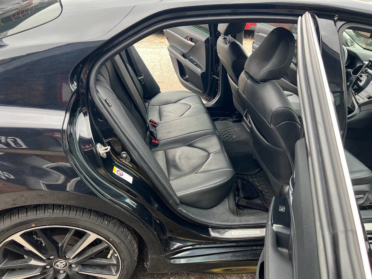 Used 2018 Toyota Camry XSE image 16