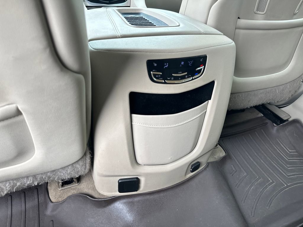 Used 2020 Cadillac Escalade ESV Luxury RWD image 32