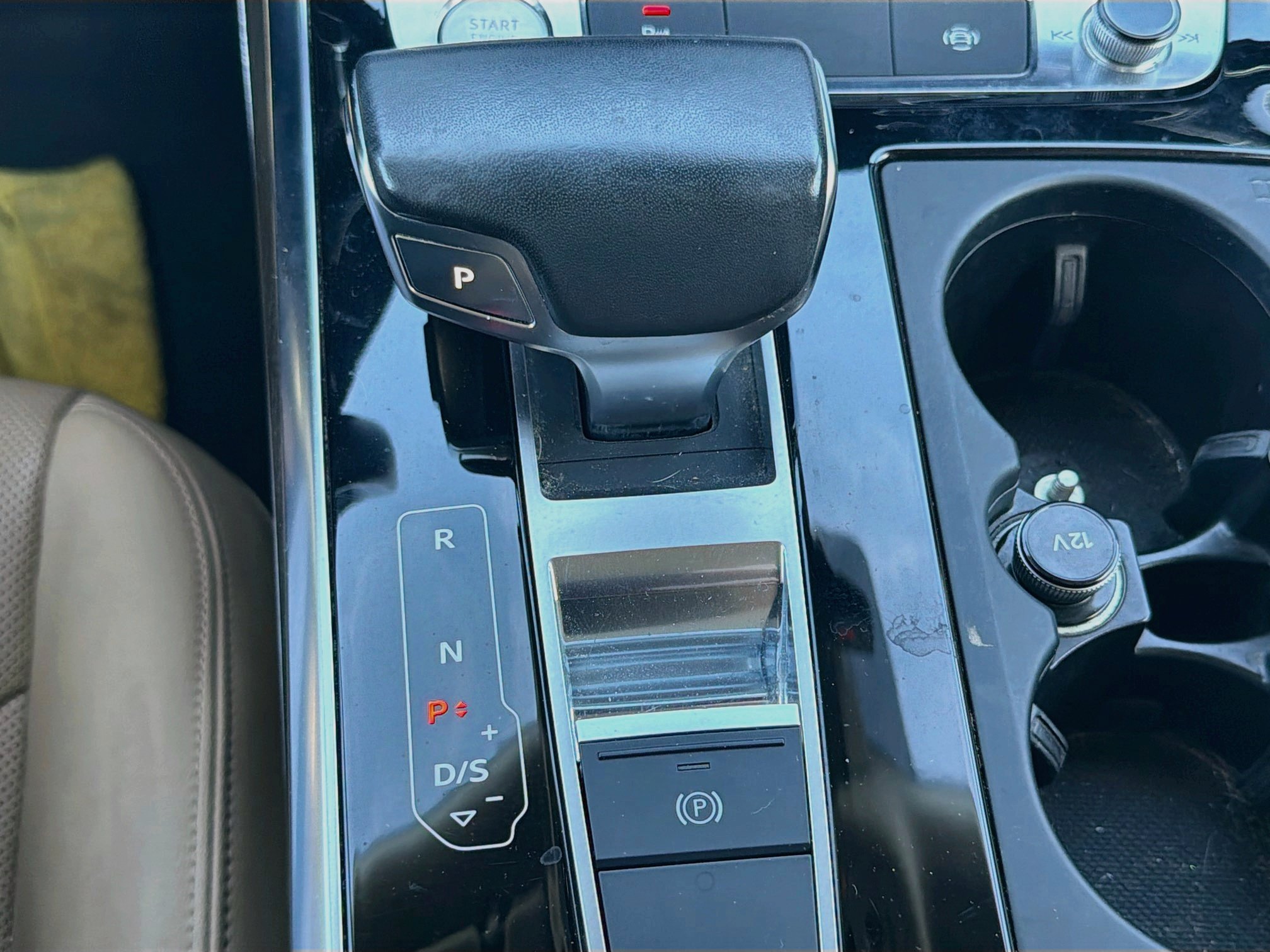 Used 2019 Audi Q8 Premium Plus AWD/4WD image 29