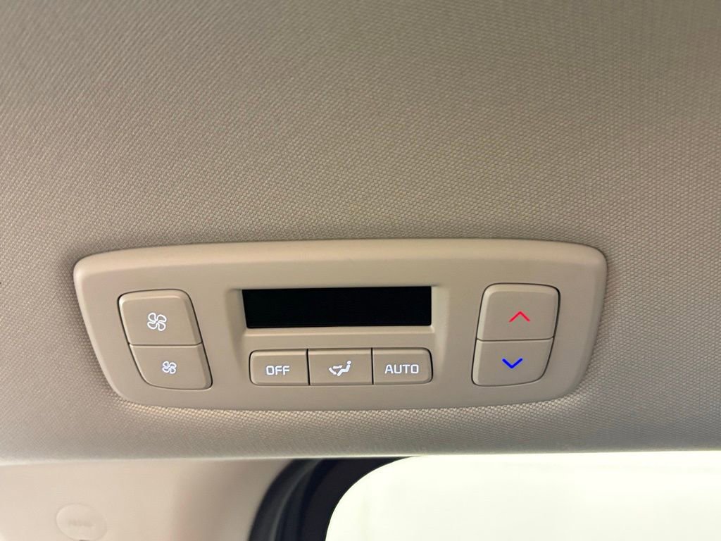 Used 2025 Kia Carnival image 36