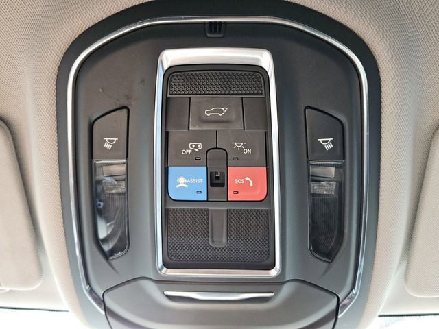 Used 2023 Jeep Grand Cherokee Laredo w/ Luxury Tech Group I RWD image 20