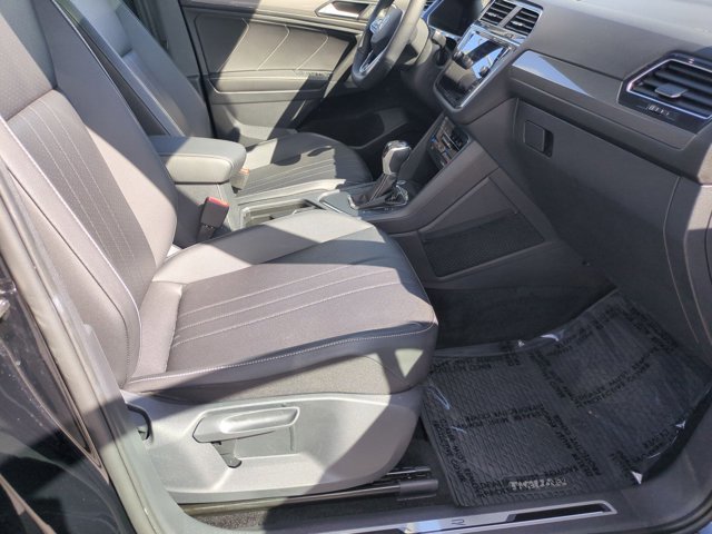 Used 2023 Volkswagen Tiguan SE R-Line image 21