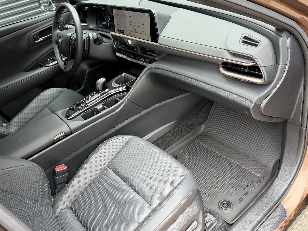 Used 2025 Toyota Crown Signia AWD/4WD image 21