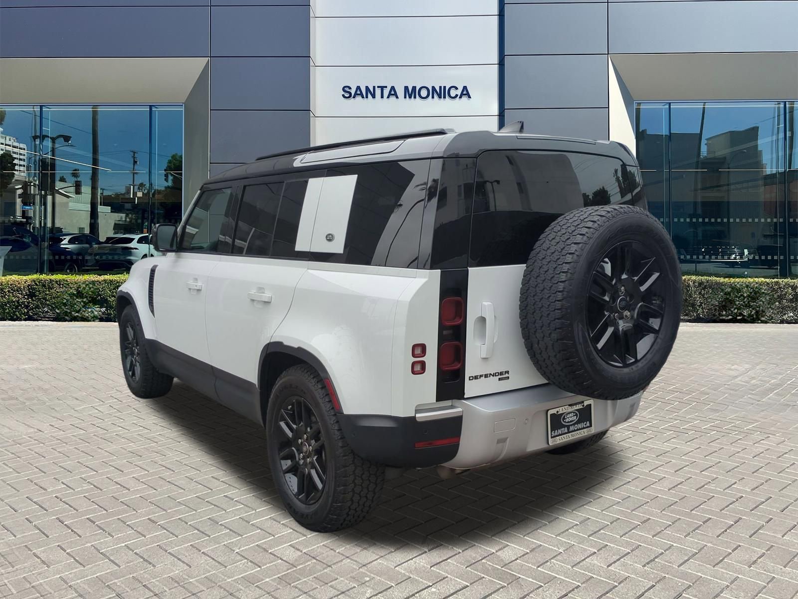 Used 2023 Land Rover Defender 110 SE AWD/4WD image 3