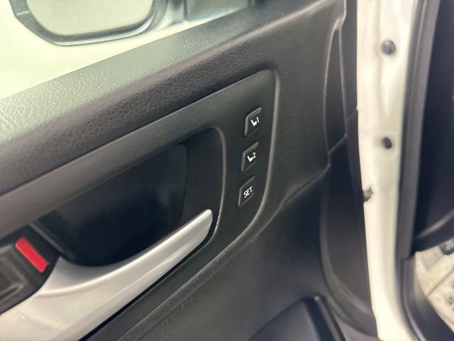 Used 2018 Toyota Highlander Limited Platinum image 32