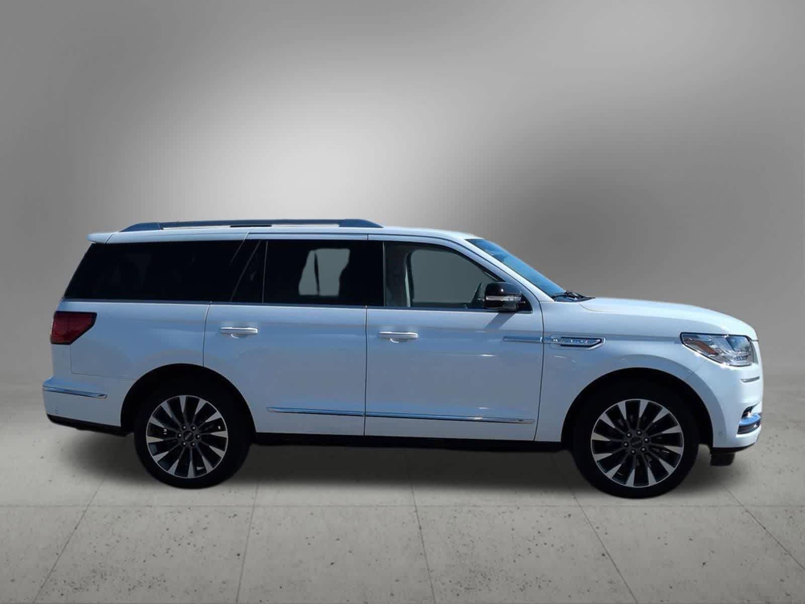 Used 2021 Lincoln Navigator Reserve w/ Luxury Package AWD/4WD image 7