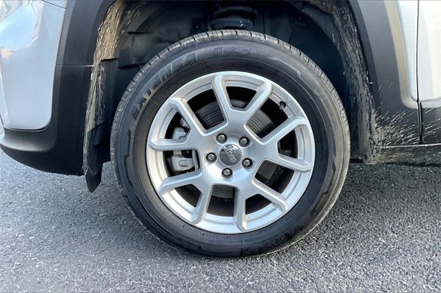 Used 2019 Jeep Renegade Latitude w/ Popular Equipment Group image 8