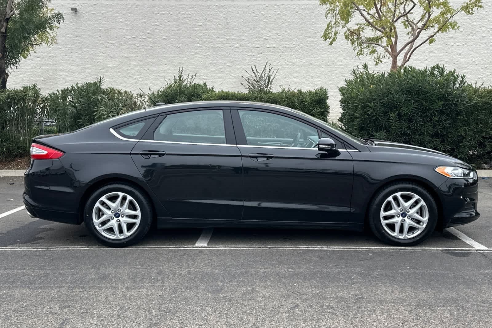 Used 2015 Ford Fusion SE image 9