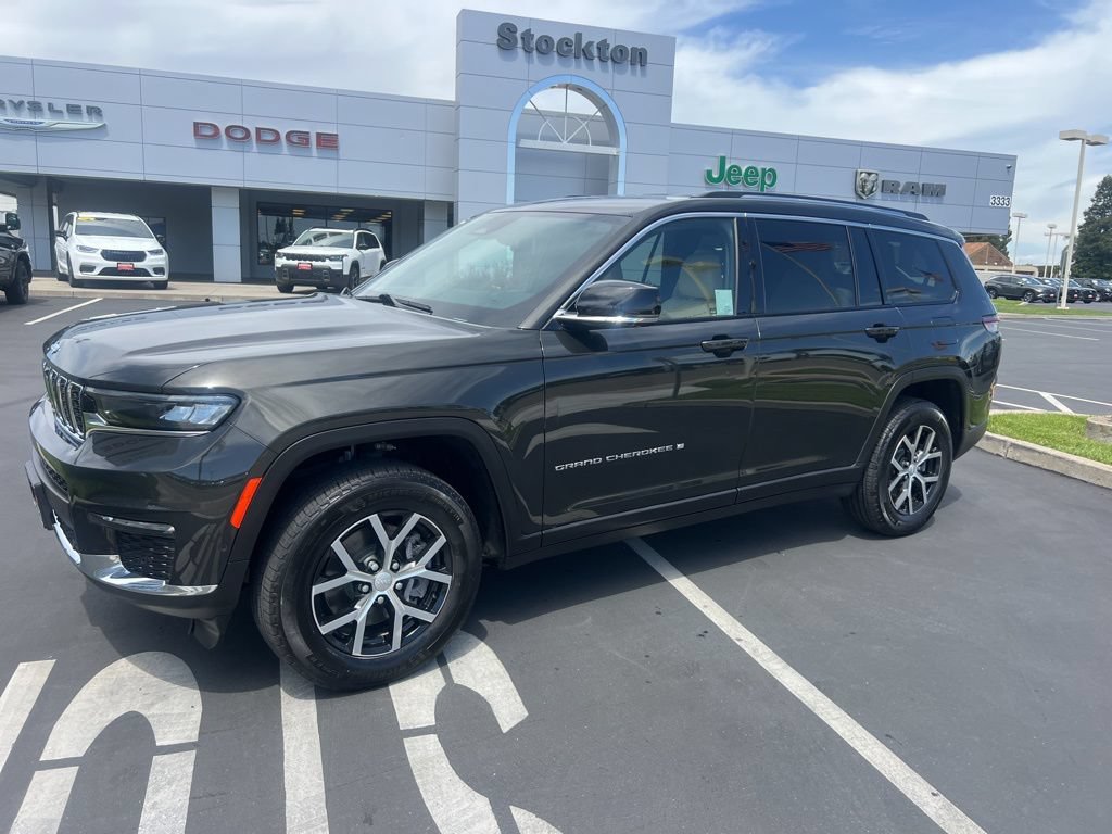 Used 2023 Jeep Grand Cherokee L Limited w/ Luxury Tech Group II AWD/4WD image 7