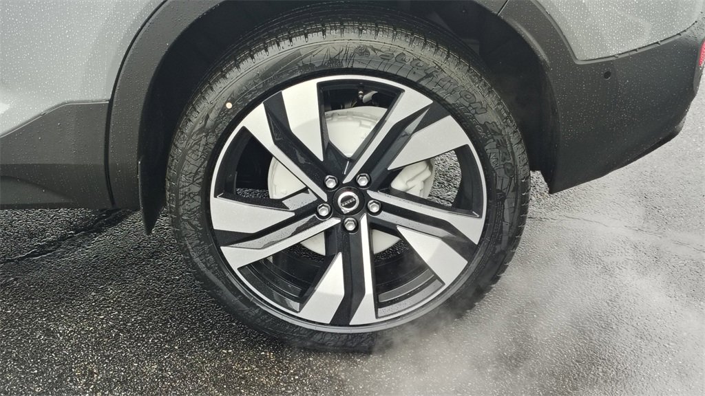 New 2026 Volvo XC40 B5 Plus w/ Climate Package image 30