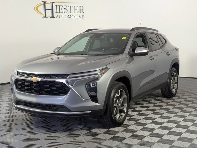 Certified 2025 Chevrolet Trax LT w/ LT Convenience Package FWD image 4