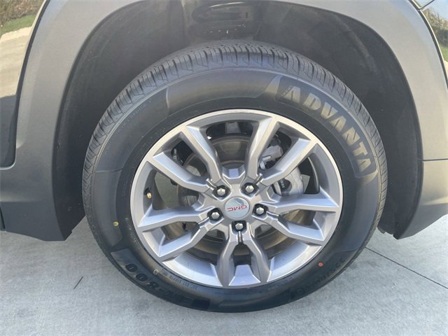 Used 2024 GMC Terrain SLT image 32