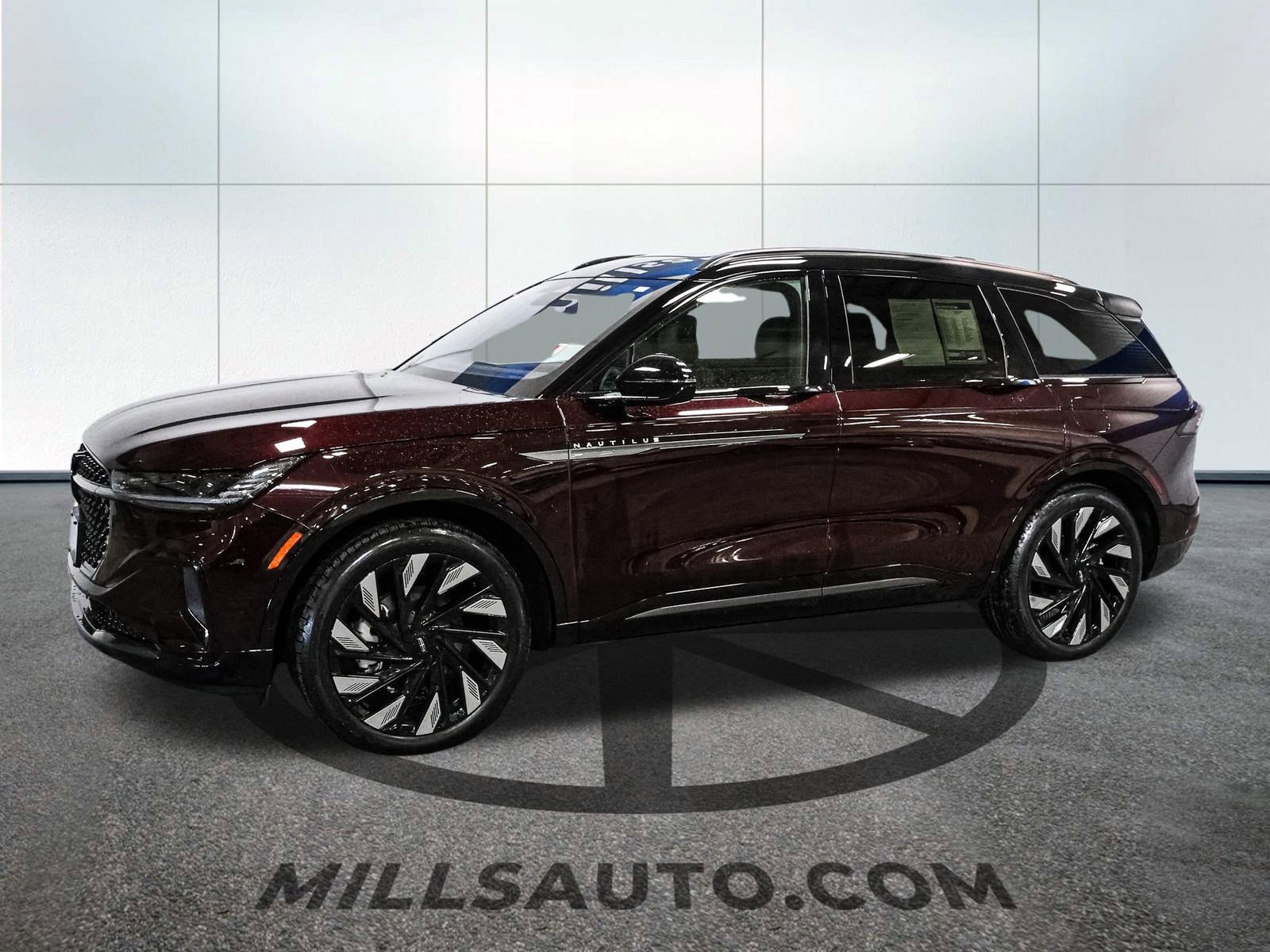 Used 2025 Lincoln Nautilus Reserve w/ Jet Appearance Package image 2