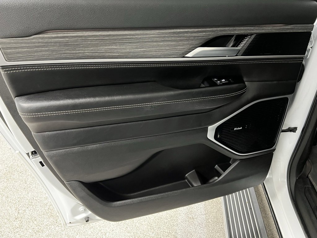 Used 2023 Jeep Wagoneer L Series III w/ Premium Group I image 53