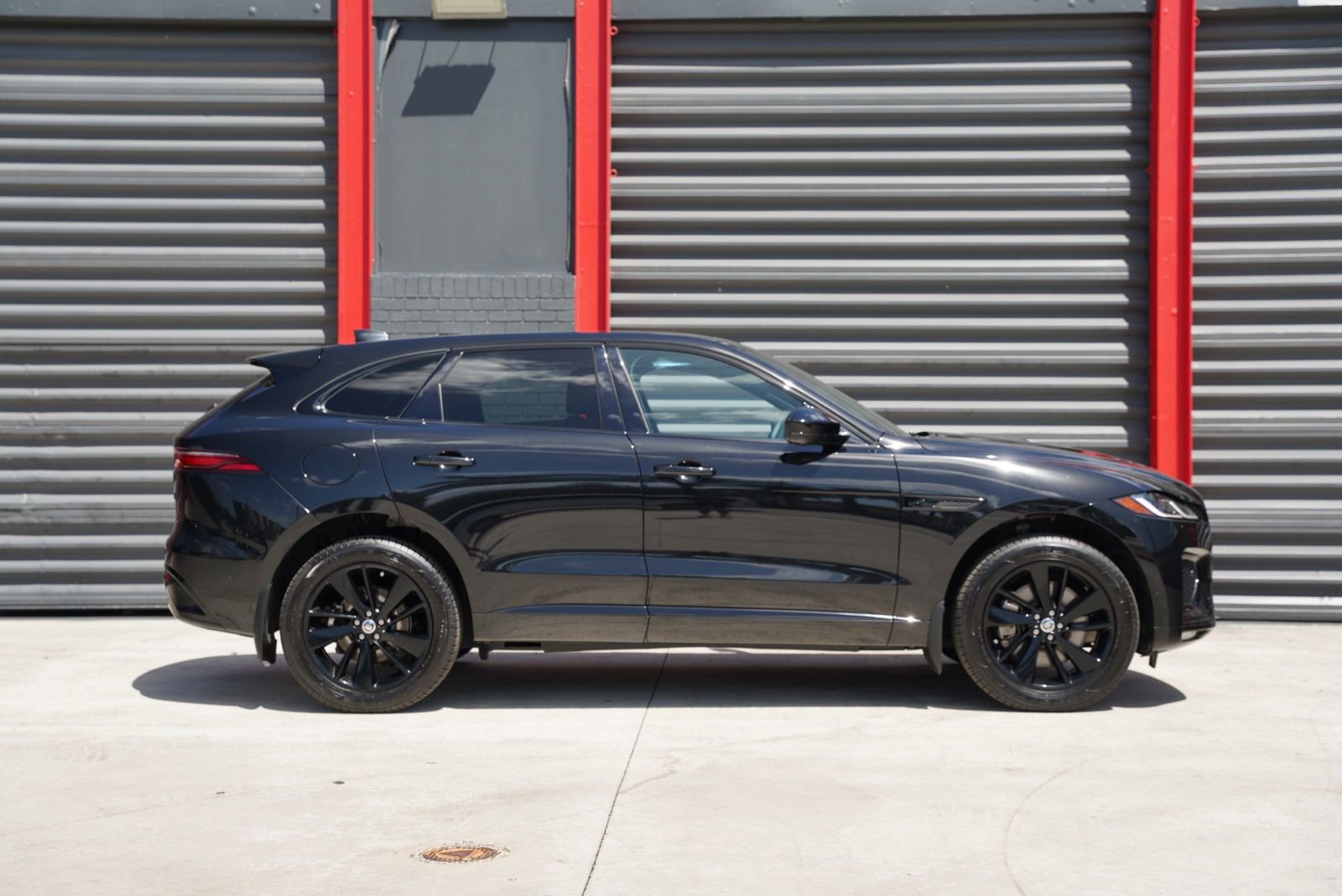 Used 2026 Jaguar F-PACE R-Dynamic S image 3