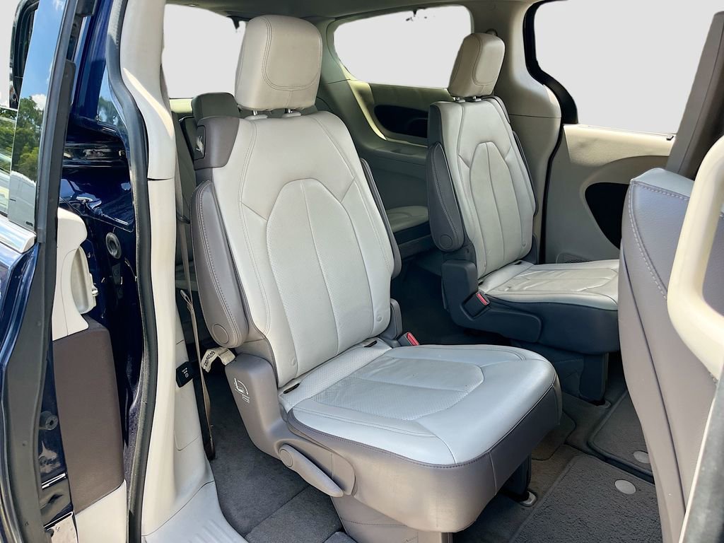 Used 2017 Chrysler Pacifica Touring-L Plus FWD image 27