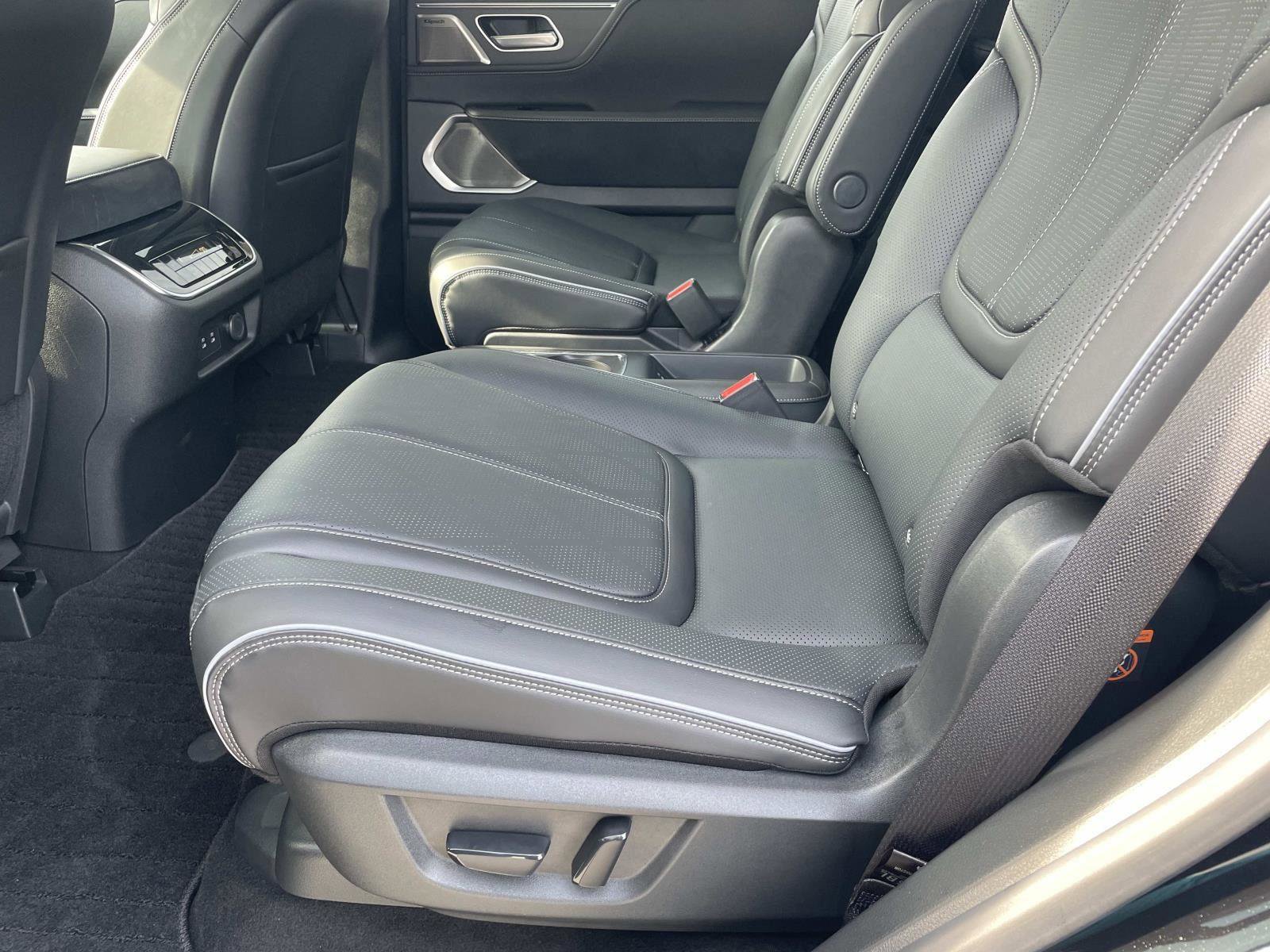 Certified 2025 INFINITI QX80 Sensory image 12