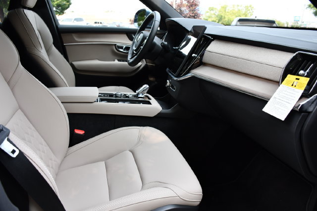 New 2026 Volvo XC90 B5 Plus w/ Protection Package Premier AWD/4WD image 31