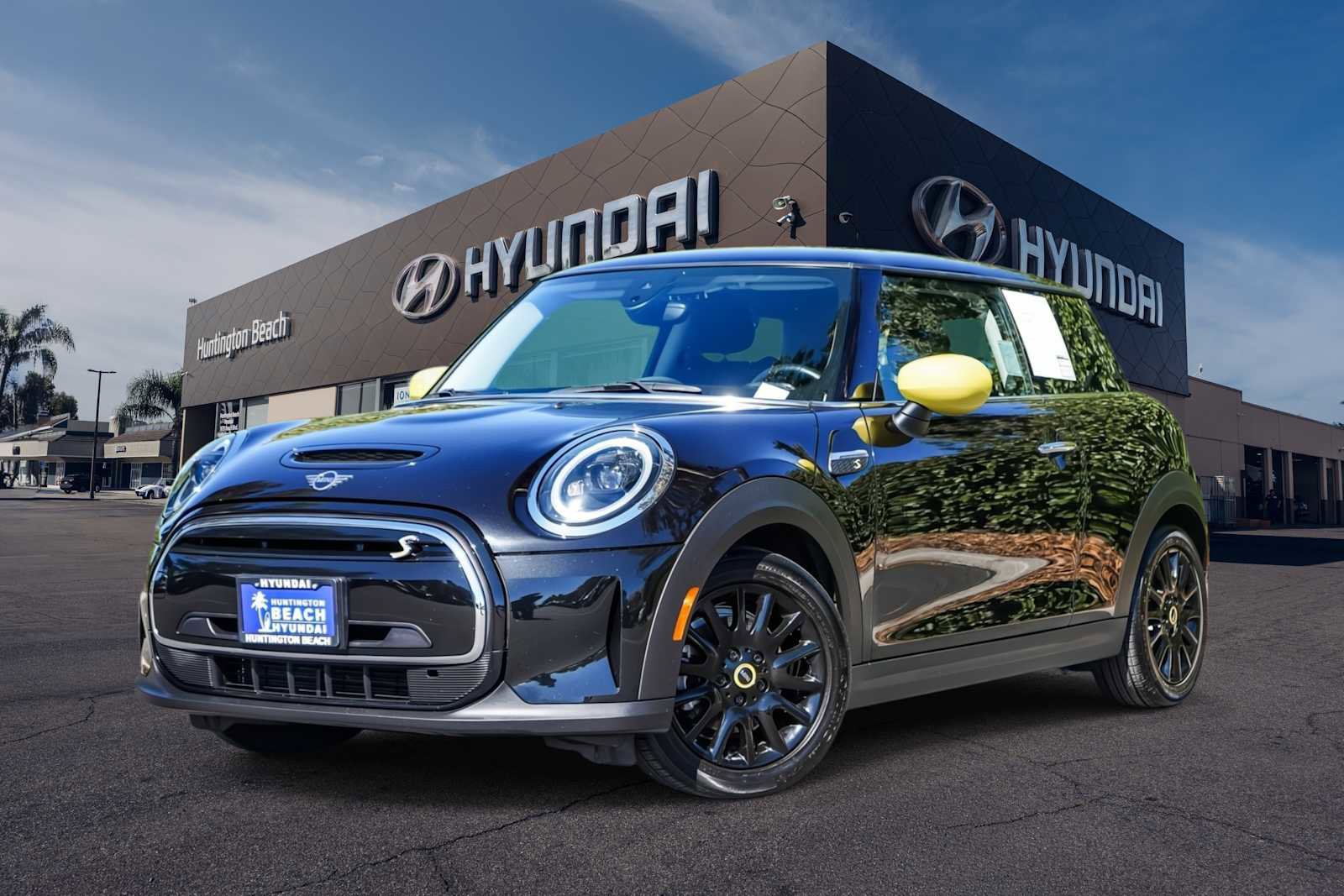 Used 2022 MINI Cooper SE FWD image 1