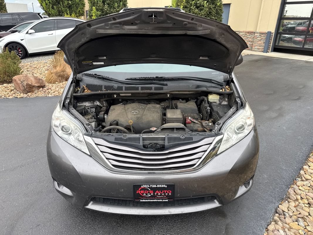 Used 2017 Toyota Sienna LE AWD/4WD image 21