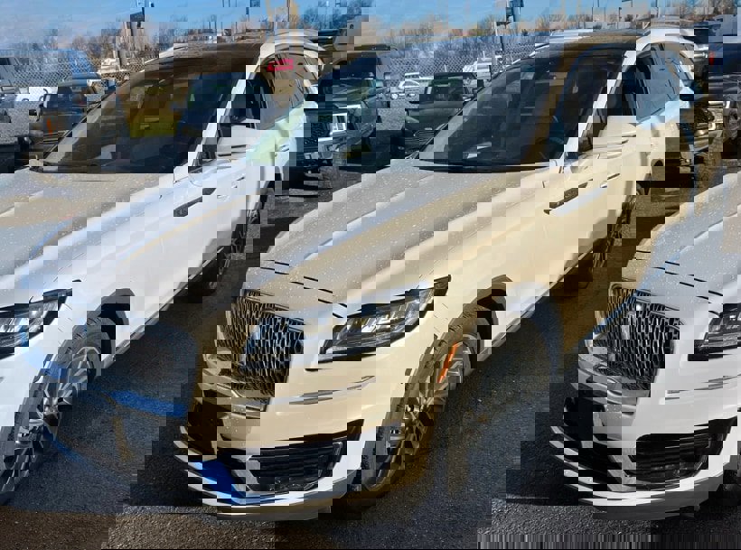 Used 2019 Lincoln Nautilus Reserve w/ Driver Assistance Package image 3