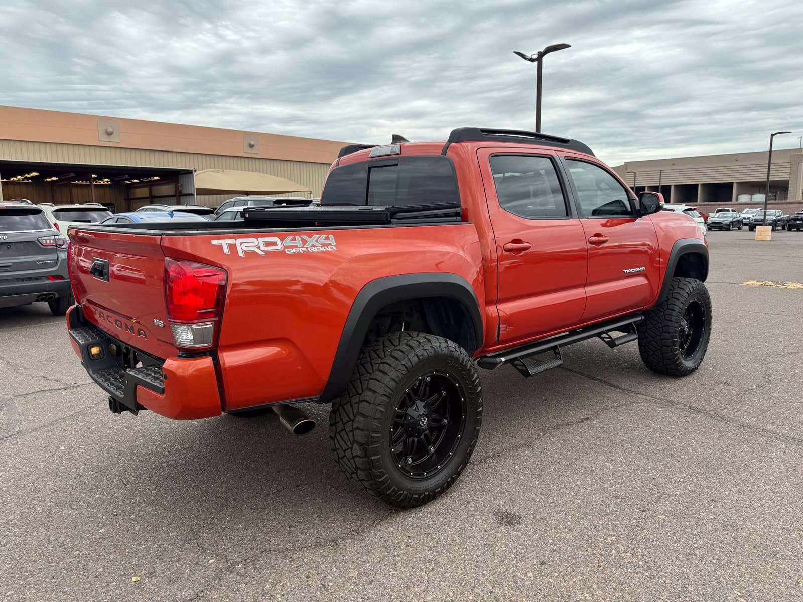 Used 2017 Toyota Tacoma TRD Off-Road AWD/4WD image 5