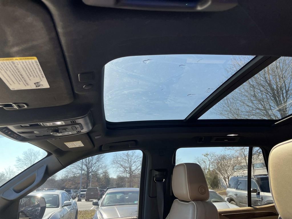 Used 2021 Chevrolet Tahoe Premier w/ Premium Package image 23