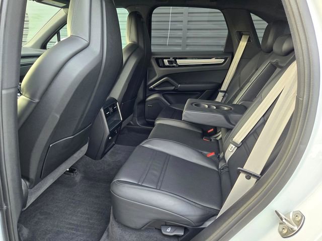 Used 2022 Porsche Cayenne Platinum Edition image 10