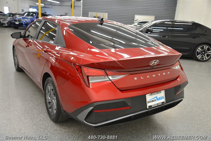 Used 2024 Hyundai Elantra SEL FWD image 11