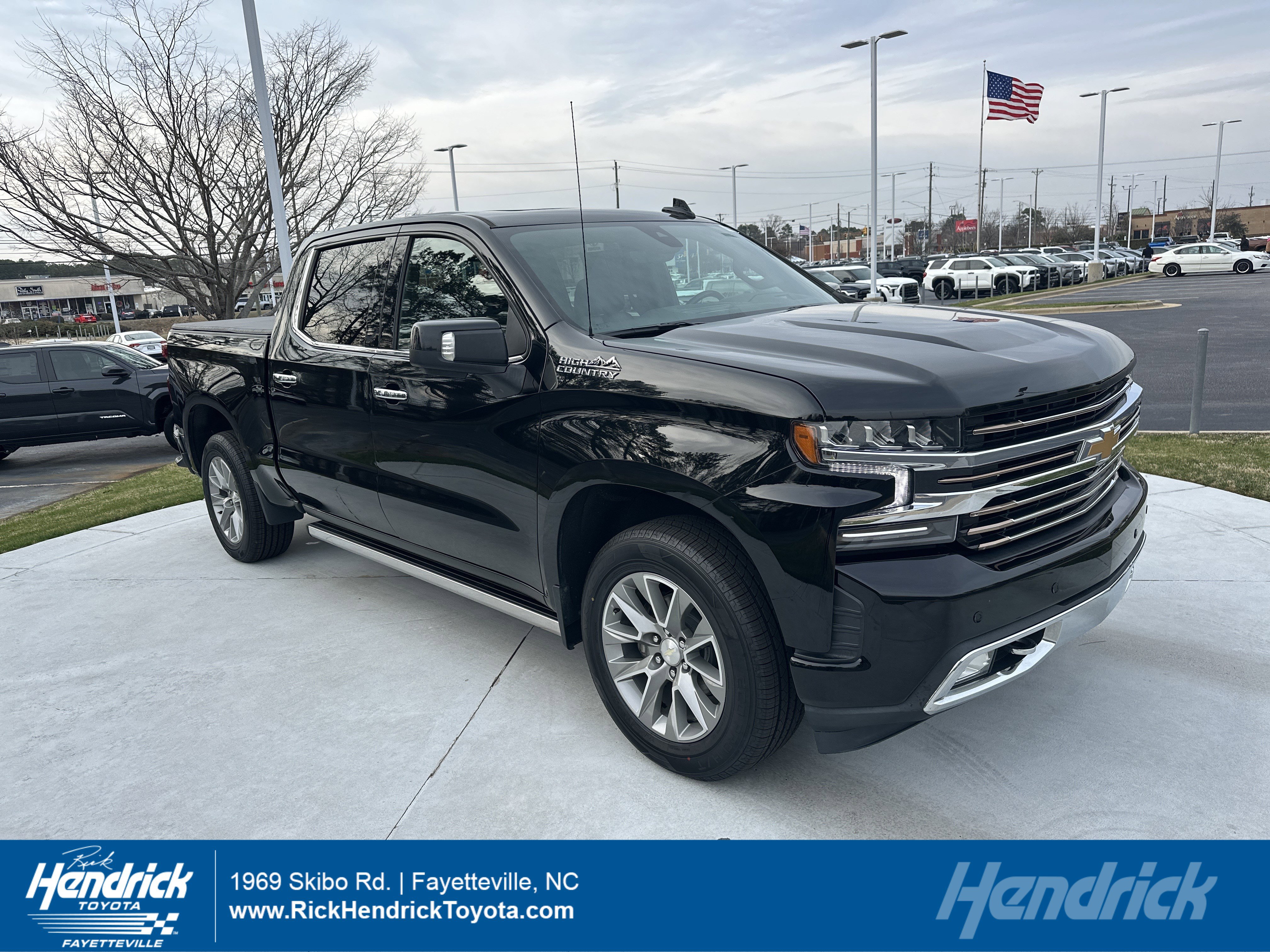 Used 2021 Chevrolet Silverado 1500 High Country w/ Technology Package image 1