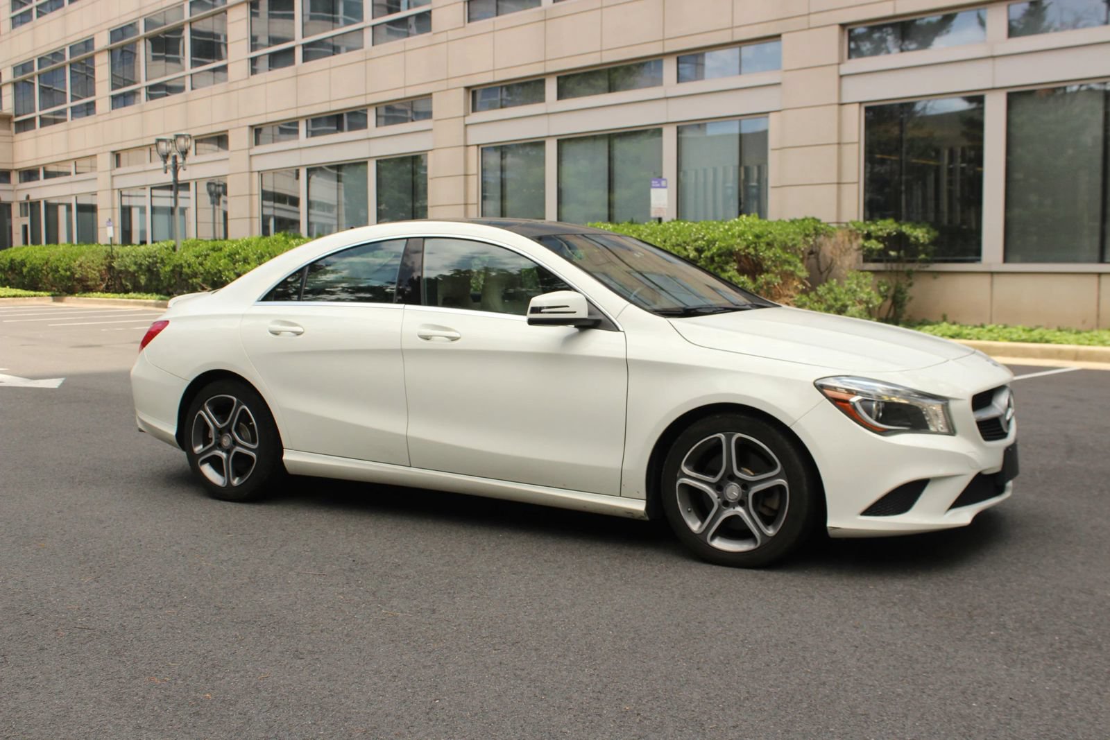 Used 2014 Mercedes-Benz CLA 250 4MATIC image 2